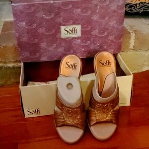 Mayan Gold leather Sandal 9 sofft NIB